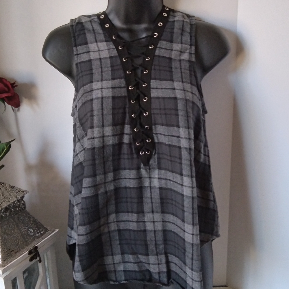 Elodie Black And Gray Sleeveless Blouse